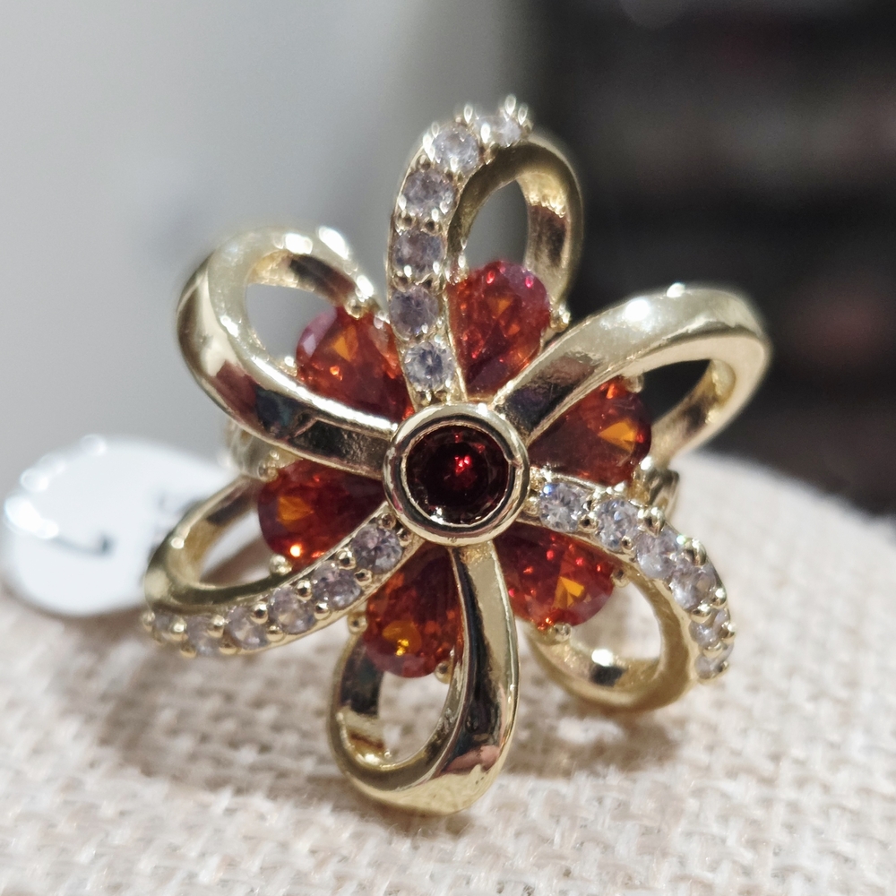 Elegant Gold and Red Floral Ring